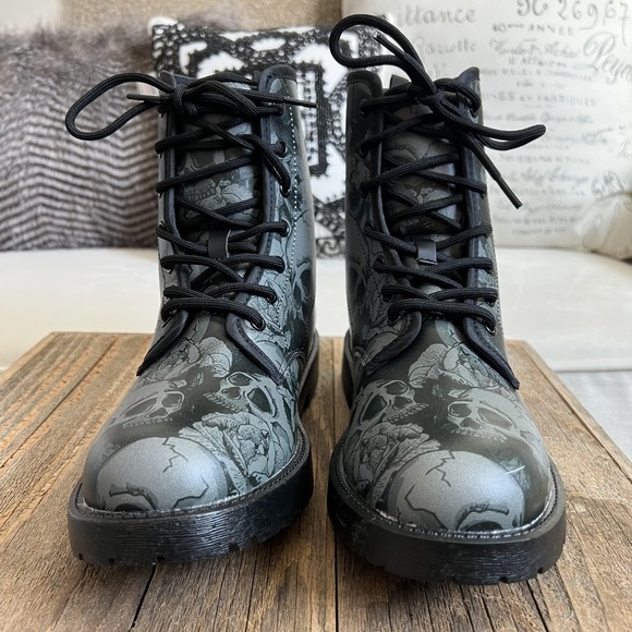 Black Skull Floral Combat Boots Womens 39 Goth Grunge Lace Up Lug Sole Punk - Picture 2 of 8
